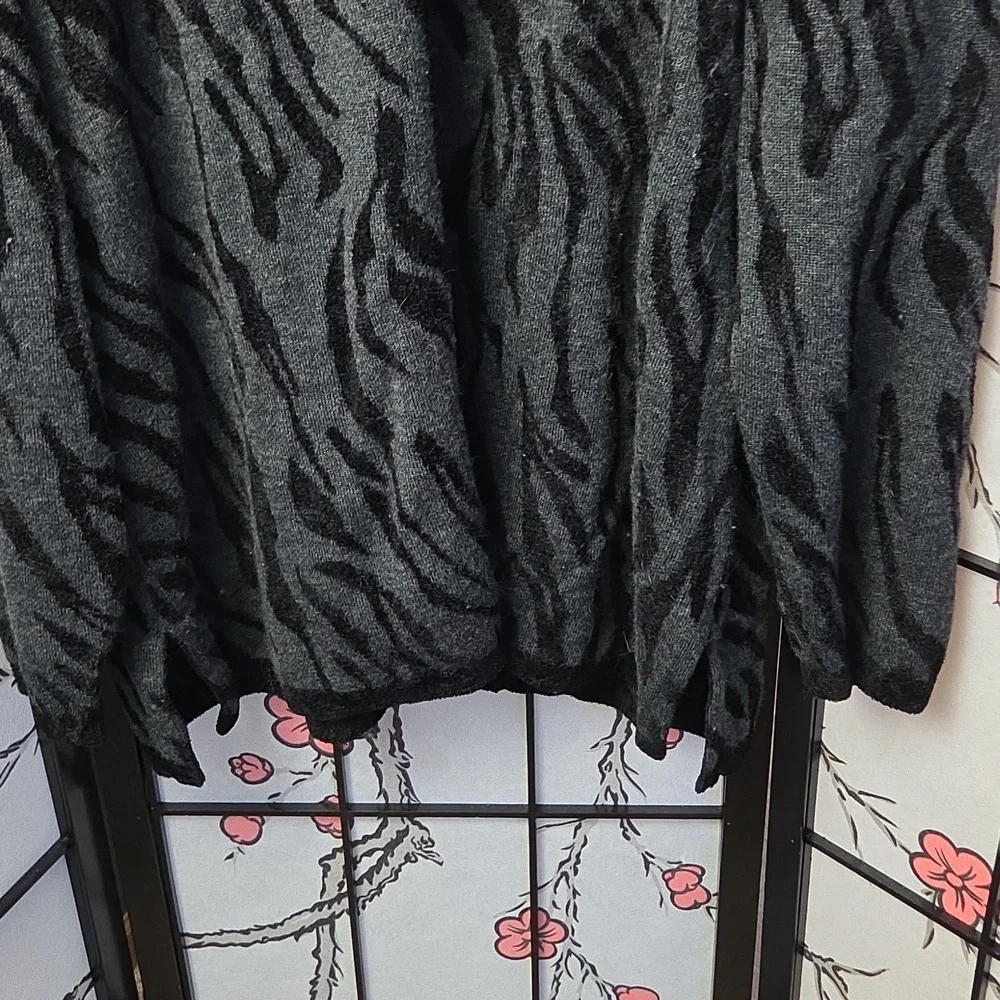 Deane & White Black And Grey Zebra Print Zip Up Cardigan Sweater